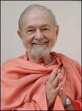 ein neues Foto von Swami Kriyananda in Indien